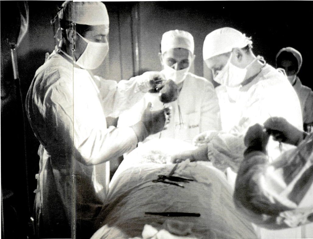Sobre Nós - Galeria de Imagens - Em 1970 o Hosp​​ital torna-se referência na realização de cirurgias de Alta Complexidade